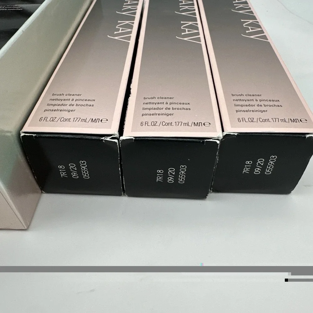 MaryKay Timewise 3D Matte & Luminous, sponges, blending brush and cleaner lot 36